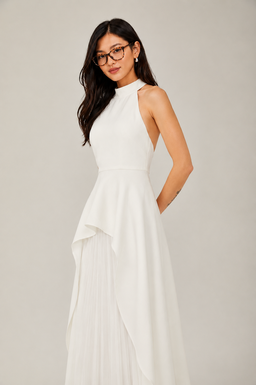 Vestido largo Inés con escote halter y diseño en capas