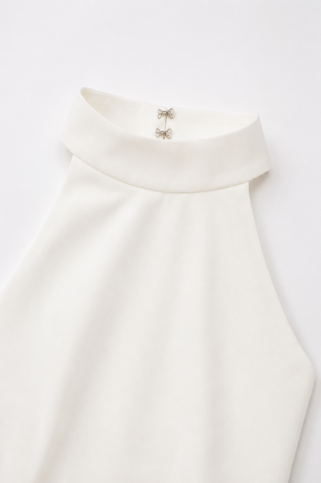 Vestido largo Inés con escote halter y diseño en capas