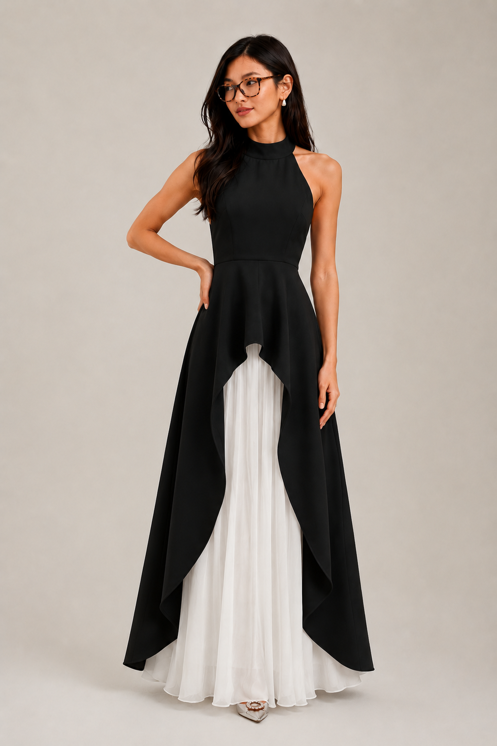 Vestido largo Inés con escote halter y diseño en capas