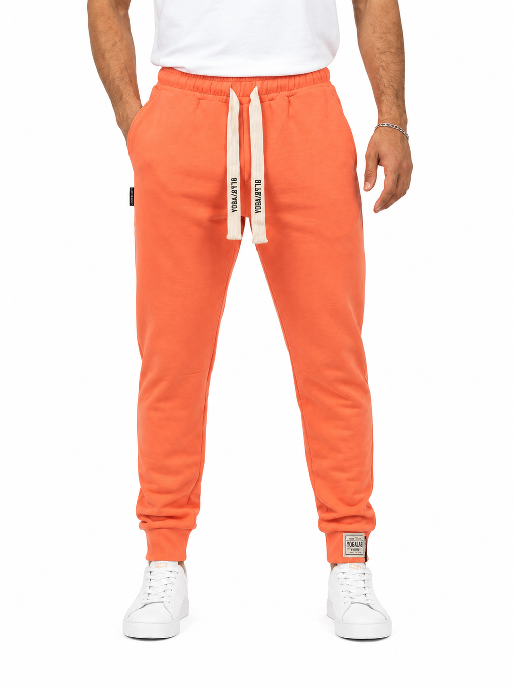 García- Pantalones chandal con detalles elegantes