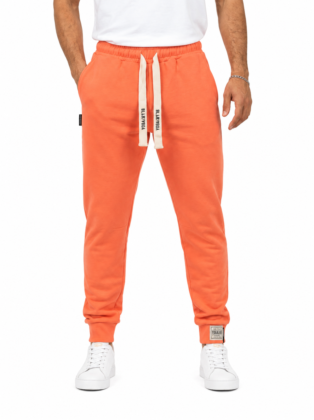 García- Pantalones chandal con detalles elegantes