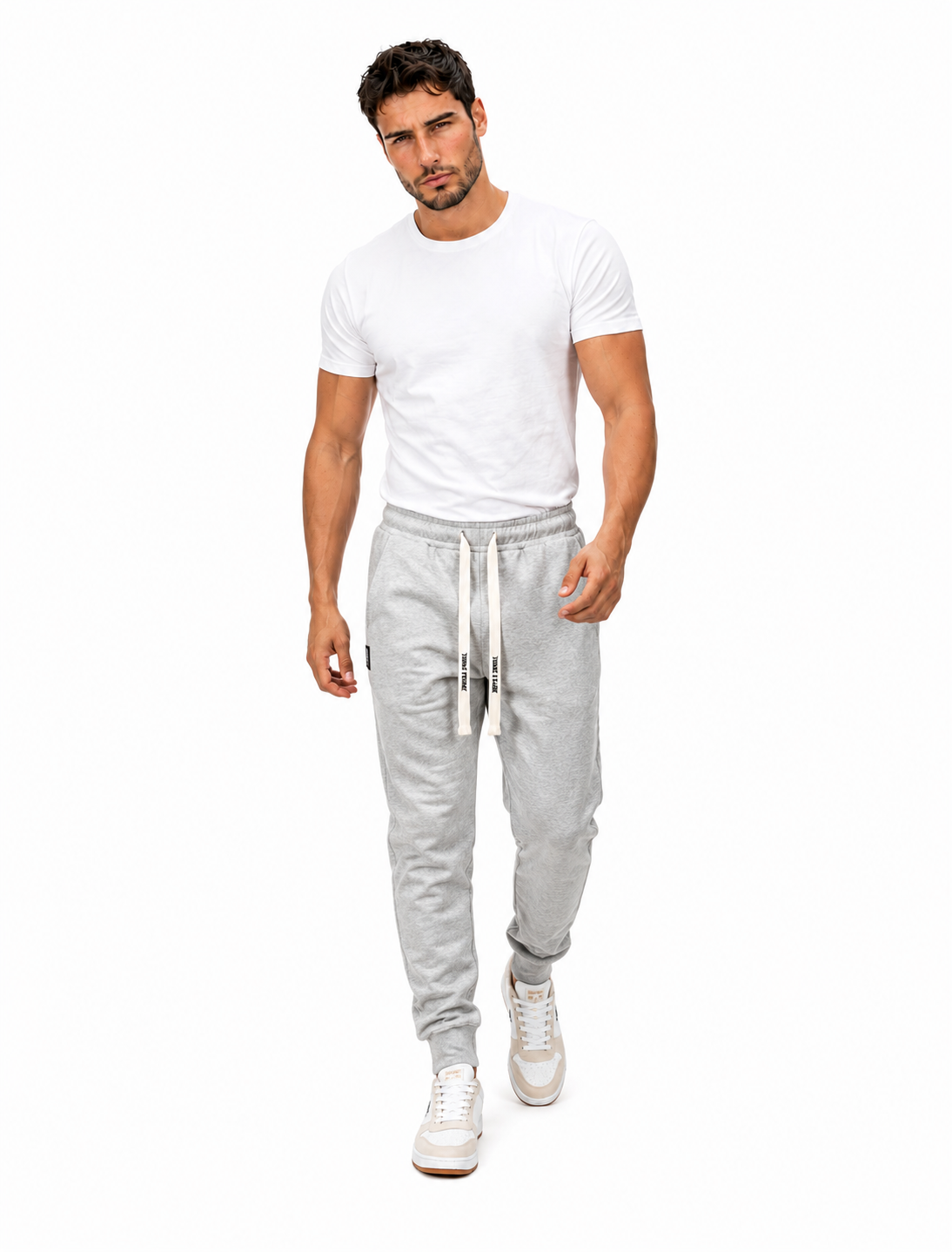 García- Pantalones chandal con detalles elegantes